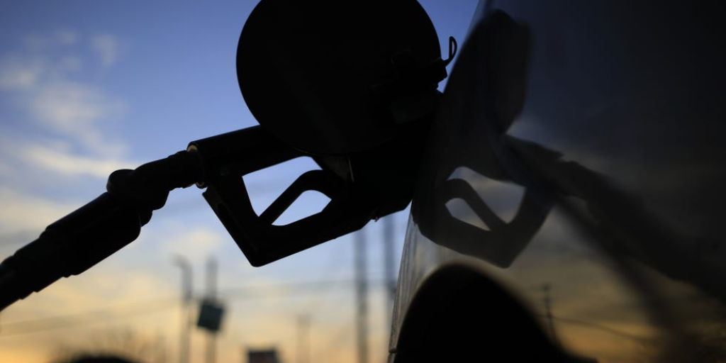 Tips for reducing fuel usage while driving